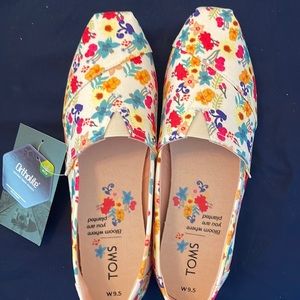 New Toms floral 9.5 flats